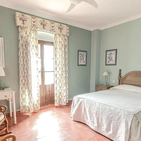 Holiday home Hacienda El Corchuelo En *