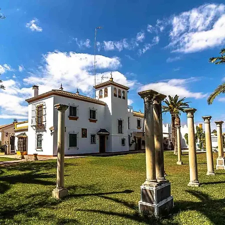 Holiday home Hacienda El Corchuelo En *